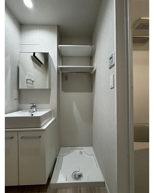 Well Square Hatagaya - Interior - ["Plumbing fixture", "Flooring", "Floor"]