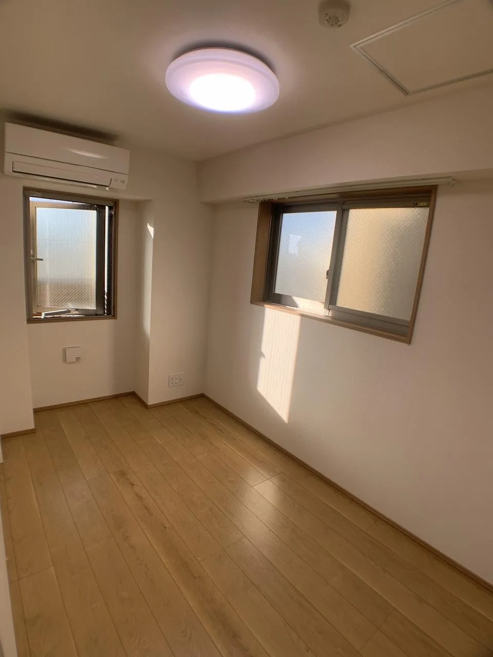 LiveFlat Kinshicho - Interior - ["Window", "Fixture", "Building"]