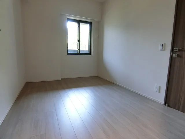 The Parkhouse Toyocho Midori Guest House - Interior - ["Building", "Window", "Fixture"]