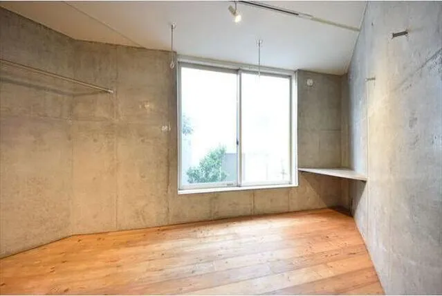 FARE Uehara Noye EAST - Interior - ["Wall", "Flooring", "Floor"]