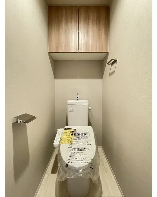 Comforia Liv Minamisunamachi East - Interior - ["Toilet seat", "Toilet", "Flooring"]