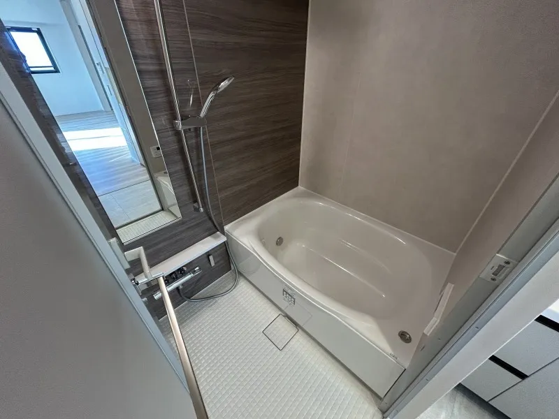 Lefon Progres Ueno Okachimachi - Interior - ["Plumbing fixture", "Floor", "Flooring"]