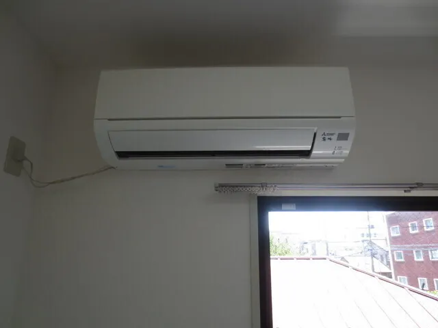 Elgan Gakugei Daigaku - Interior - ["Electronic device", "Ceiling", "Home appliance"]