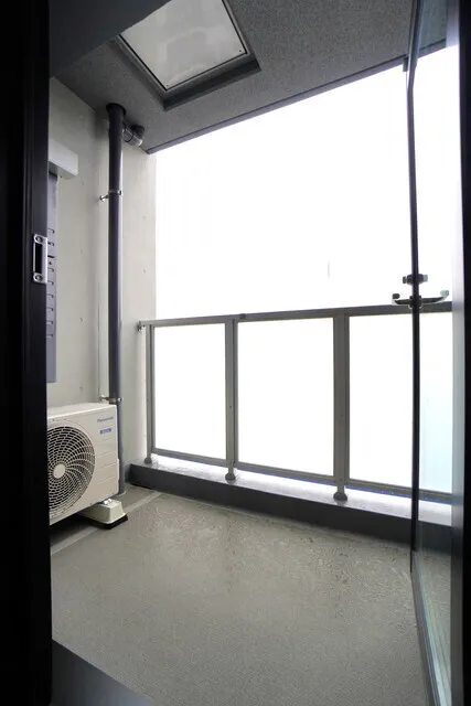 Roygent Komagome Rikugien - Interior - ["Glass", "Floor", "Apartment"]