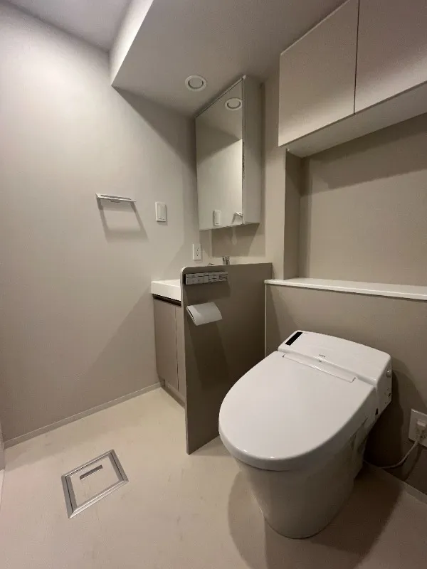 Cross Residence Kanda Jinbocho - Interior - ["Plumbing fixture", "Flooring", "Interior design"]