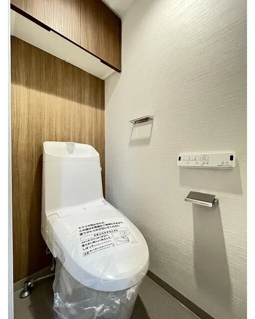 Comfortia Liv Bunkyo Sendagi - Interior - ["Toilet seat", "Flooring", "Toilet"]