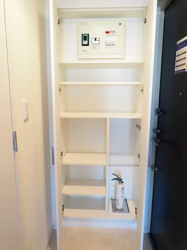 Residia Yotsuya Sanchome - Interior - ["Door", "Household hardware", "Shelving"]