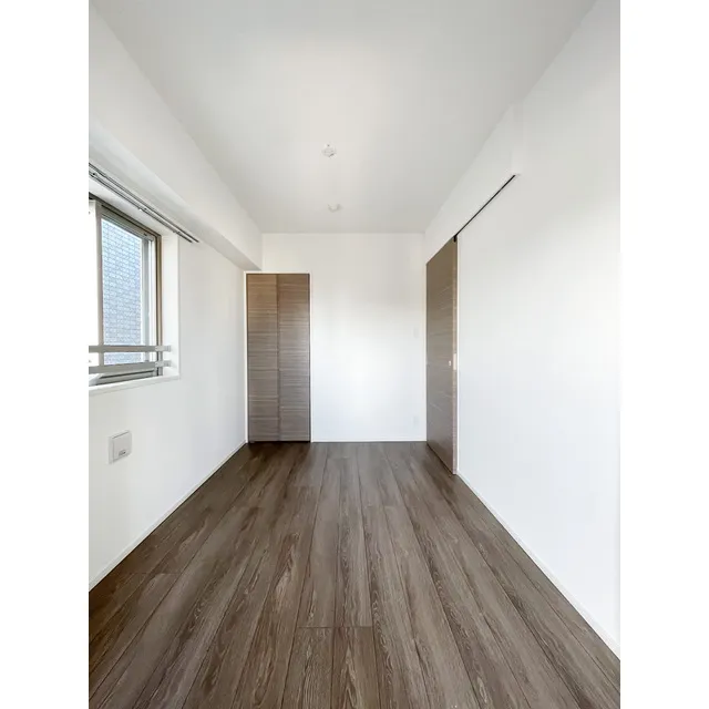 Zinnia Asakusa - Interior - ["Building", "Window", "Fixture"]