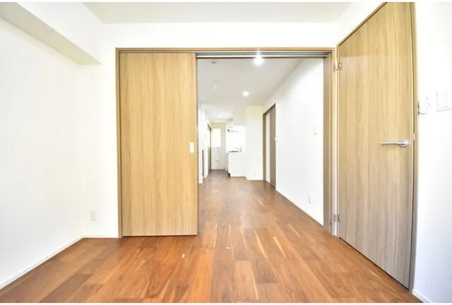 Covent Garden - Interior - ["Wood flooring", "Flooring", "Floor"]
