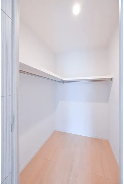 BPR Residence Mita Isaragozaka - Interior - ["Wood", "Flooring", "Floor"]