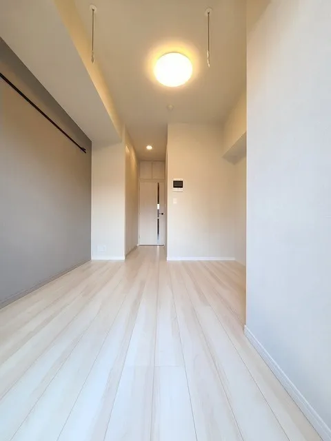 Comforia Higashioi I - Interior - ["Building", "Wood", "Lighting"]