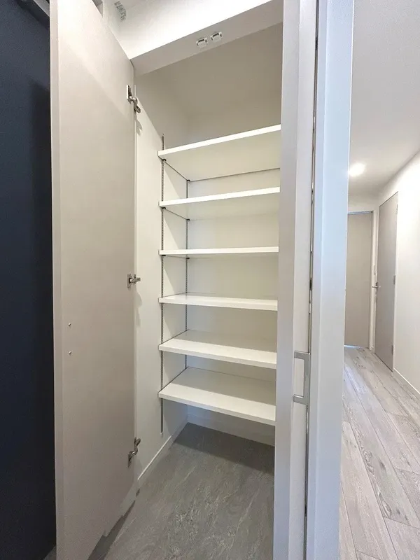 Ayase Platinum Building - Interior - ["Flooring", "Wood", "Floor"]