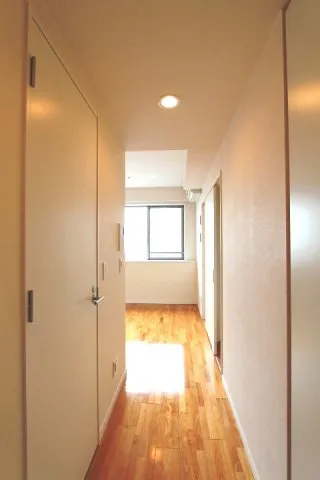 Prime Urban Honkomagome - Interior - ["Fixture", "Door", "Wood"]