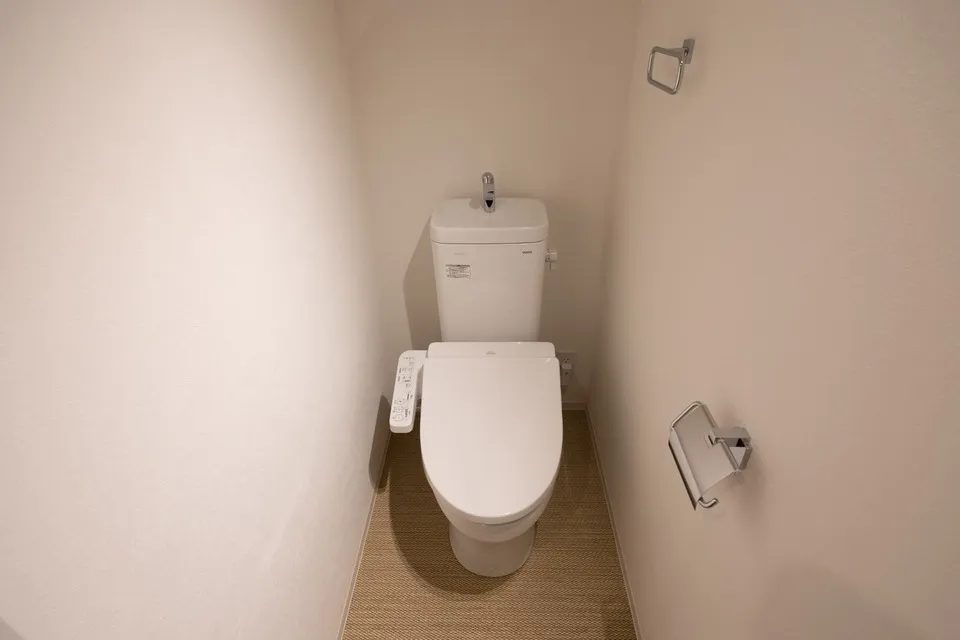 Hmlet Nakano Sakaue - Interior - ["Toilet seat", "Toilet", "Plumbing fixture"]