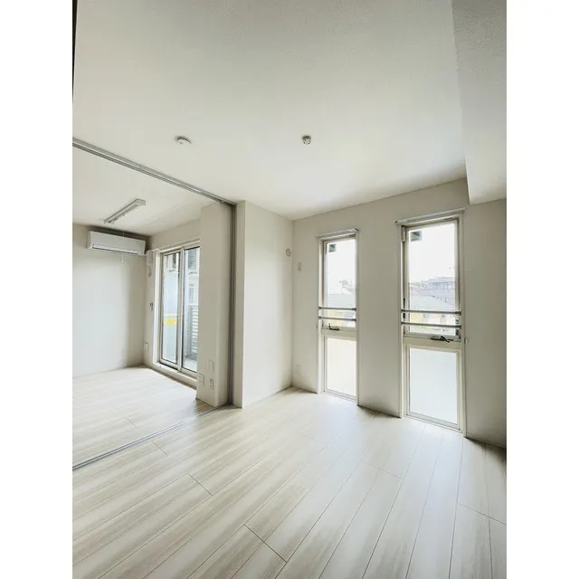 Le Chamveil - Interior - ["Building", "Window", "Fixture"]