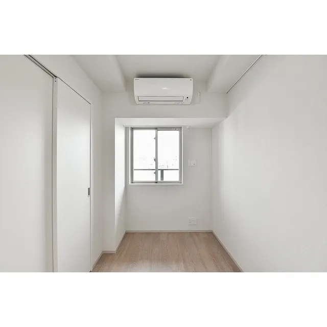 Comforia Morishita Riverside - Interior - ["Building", "Window", "Fixture"]