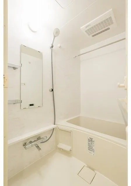 Comforia Live Kiba - Interior - ["Plumbing fixture", "Shower door", "Building"]