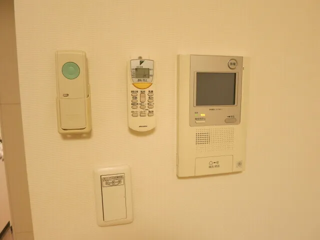 David Monzen-Nakacho - Interior - ["Electronic device", "Technology", "Machine"]