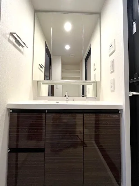Stella Maison Sangenjaya - Interior - ["Bathroom cabinet", "Flooring", "Floor"]