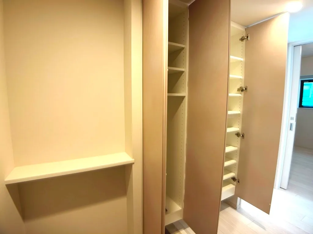 Lefon Progres Shimura Sakaue - Interior - ["Building", "Wood", "Fixture"]