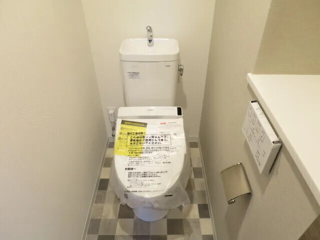 La Class Asakusa - Interior - ["Toilet seat", "Toilet", "Plumbing fixture"]