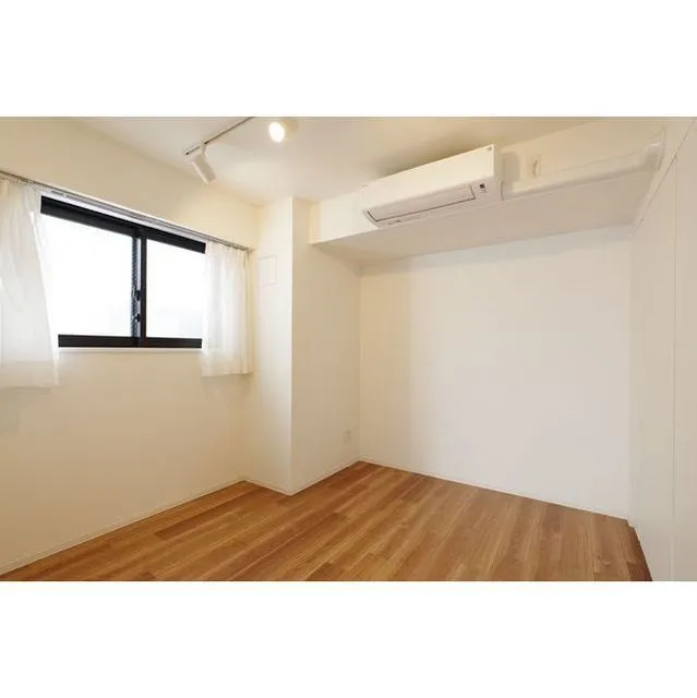 Zinnia Fudomae - Interior - ["Property", "Window", "Rectangle"]