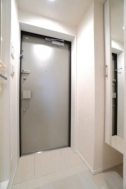 CREATIF Bunkyo Sendagi - Interior - ["Wall", "Flooring", "Door"]