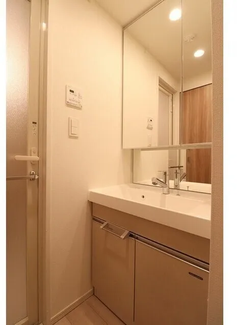 RJR Precia Kamata - Interior - ["Flooring", "Floor", "Interior design"]