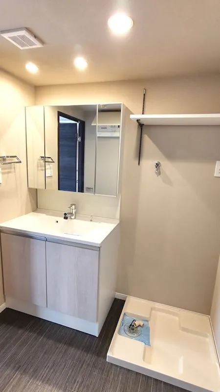 Residia Shibaura - Interior - ["Flooring", "Floor", "Plumbing fixture"]