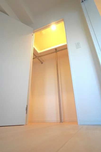 La Casa Hiroo - Interior - ["Wood", "Amber", "Floor"]