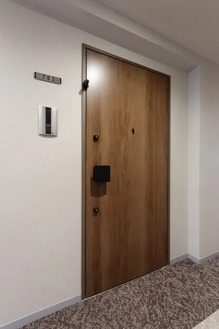 El Sereno Yokohama - Interior - ["Wood", "Lock and key", "Wood stain"]