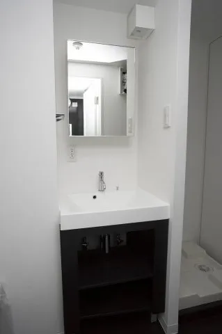 Prime Urban Itabashi - Interior - ["Mirror", "Tap", "Sink"]
