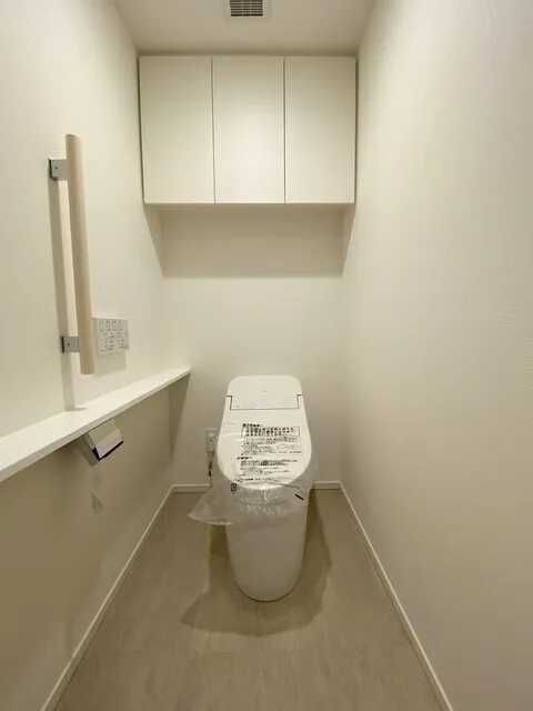 Park Tower Kachidoki South Building - Interior - ["Flooring", "Floor", "Toilet seat"]