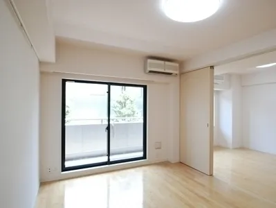 KDX Daikanyama Residence - Interior - ["Building", "Window", "Fixture"]