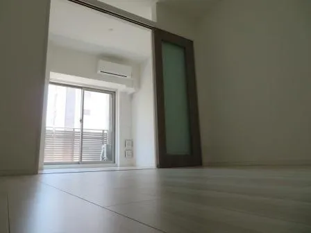 RISING Maison Honmachibashi - Interior - ["Wood", "Flooring", "Floor"]