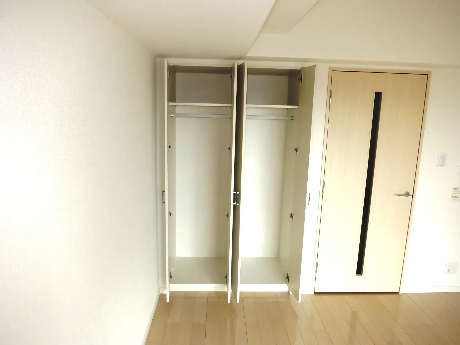 LaQus Residence Higashi-Shinjuku - Interior - ["Wood", "Flooring", "Floor"]