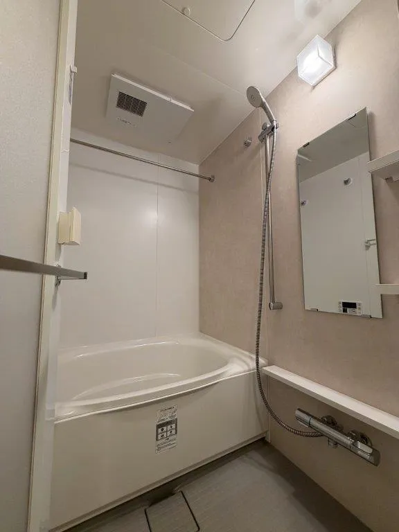 Le Fone Progre Takadanobaba North - Interior - ["Flooring", "Plumbing fixture", "Floor"]