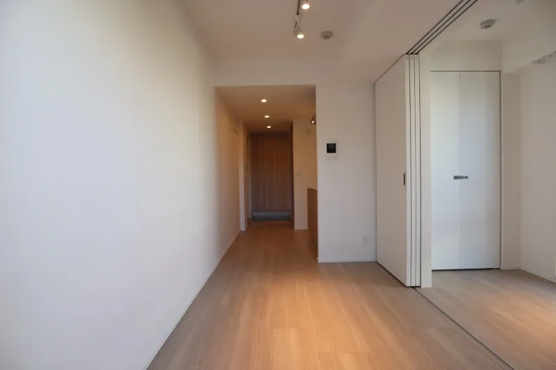 Ipse Yoyogi Uehara Hills - Interior - ["Fixture", "Hall", "Wood"]