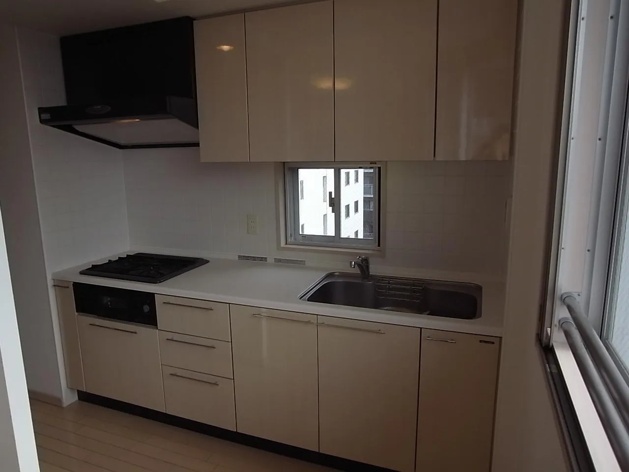 Doue Ginza East I - Interior - ["Cabinetry", "Property", "Countertop"]