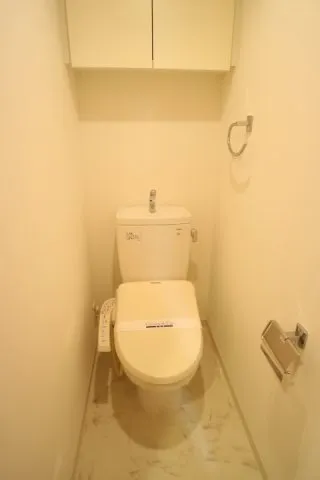 Proud Flat Waseda - Interior - ["Toilet seat", "Toilet roll holder", "Toilet"]