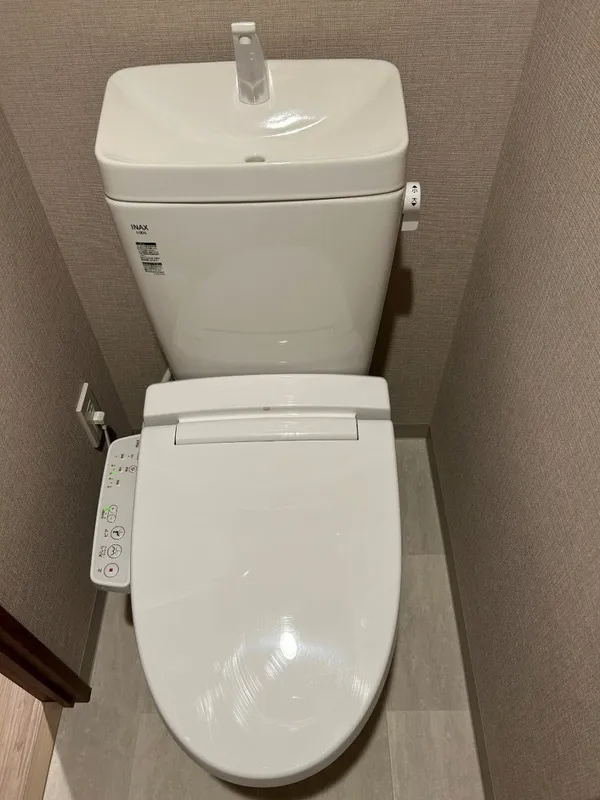 Estee Maison Omori - Interior - ["Toilet seat", "Toilet", "Plumbing fixture"]