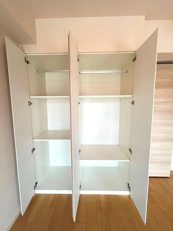 BLESS Kamiikebukuro - Interior - ["Shelving", "Wood", "Flooring"]