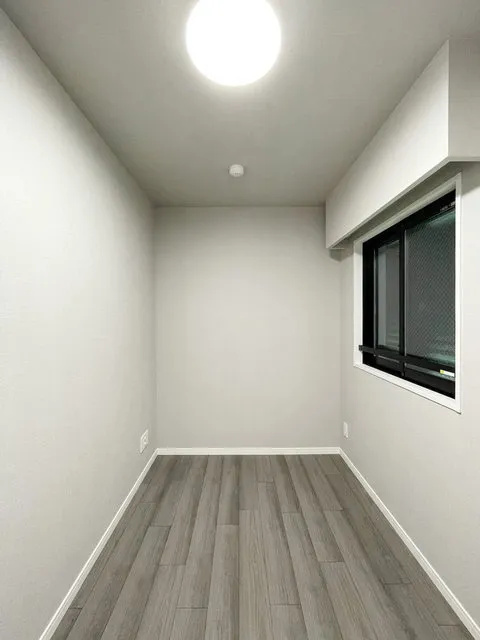 La Perla Ichigaya-Sadoharacho - Interior - ["Window", "Building", "Fixture"]