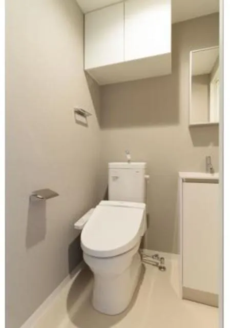 Patio Square Nakano - Interior - ["Toilet seat", "Toilet", "Plumbing fixture"]