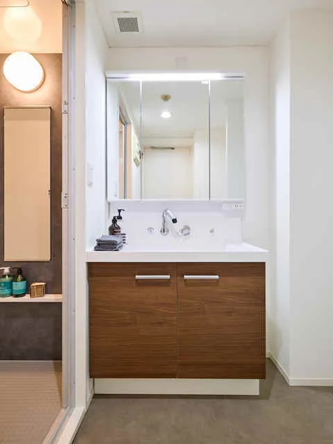 Comforia Takenotsuka East - Interior - ["Plumbing fixture", "Flooring", "Interior design"]