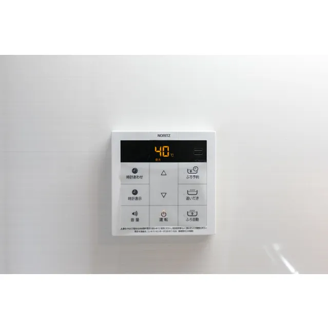 Demes Kiba - Interior - ["Thermostat", "Clock", "Gas"]
