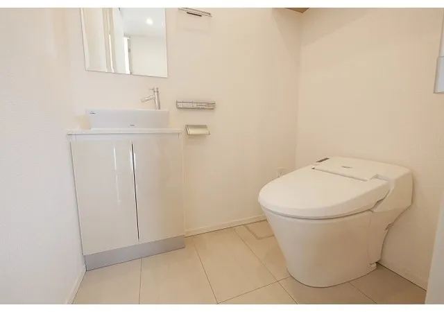 Comforia Shinjuku East Side Tower - Interior - ["Plumbing fixture", "Bathroom", "Flooring"]