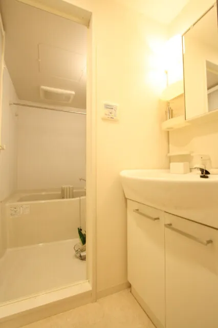 Castalia Hatsudai - Interior - ["Flooring", "Floor", "Interior design"]