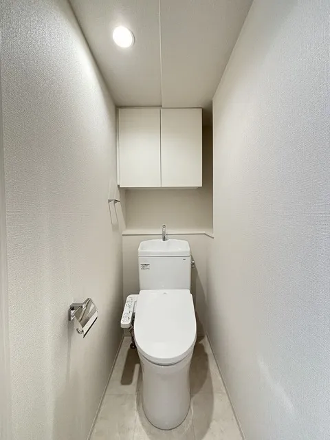 Daffitto Kinshicho - Interior - ["Toilet seat", "Toilet", "Plumbing fixture"]