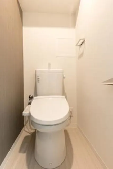 The Magnolia Garden Ebisu - Interior - ["Toilet seat", "Toilet", "Bathroom"]